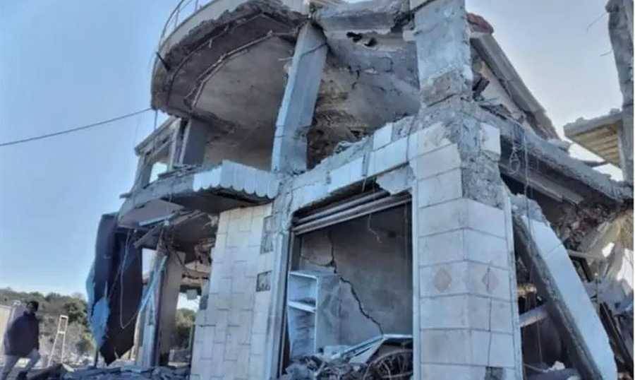 غارات بانياس استهدفت 3 قيادات إيرانية داخل منزل