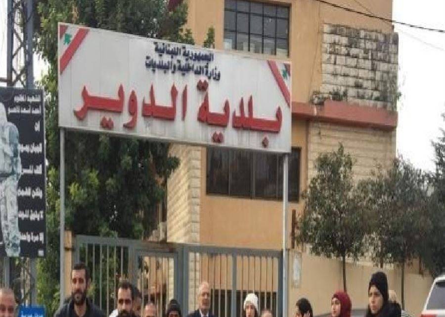 محاولة إحراق مبنى بلدية الدوير!