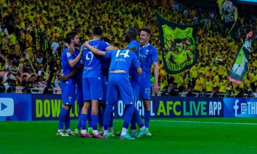 الهلال السعودي يصنع التاريخ.. كيف حطم أرقام أعرق الأندية؟