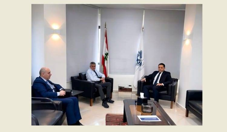 وزير المالية يستقبل منصوري