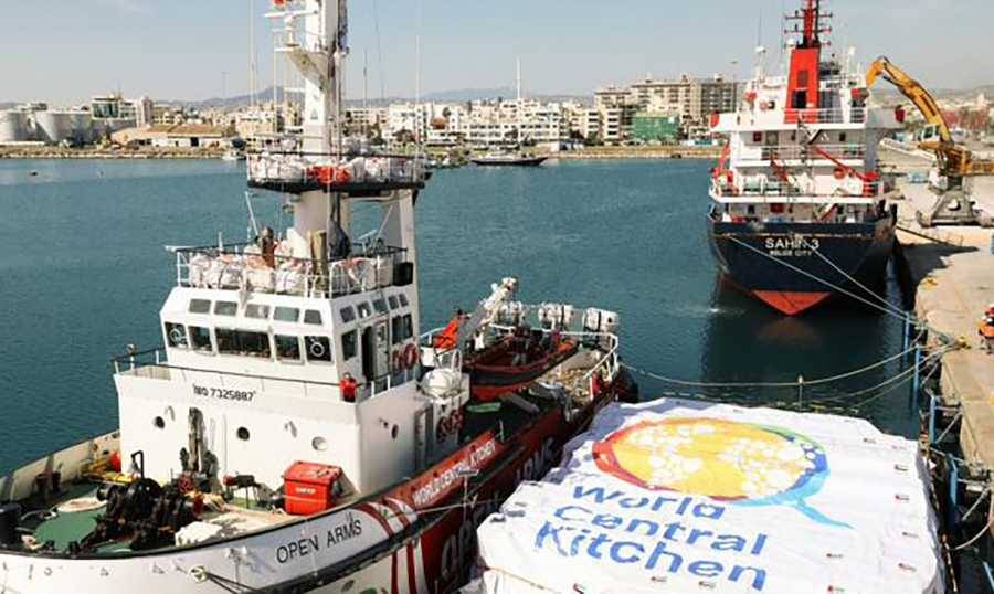 تفريغ 115 طنًا من المساعدات الإنسانية في ميناء غزة