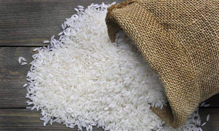 طهي الأرز وصلاحيته واحتوائه على مواد سامة.. توضيح من 
