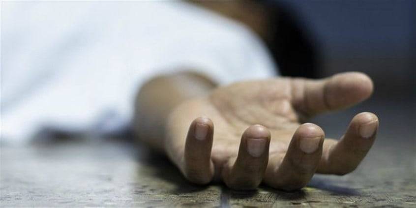 وفاة عامل بانقلاب صخرة