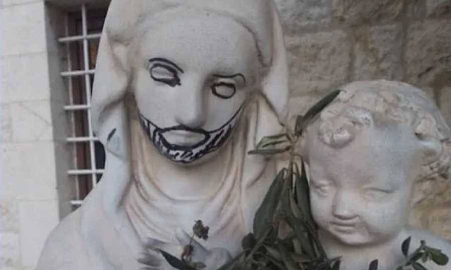 تشويه تمثال العذراء في ذوق مكايل