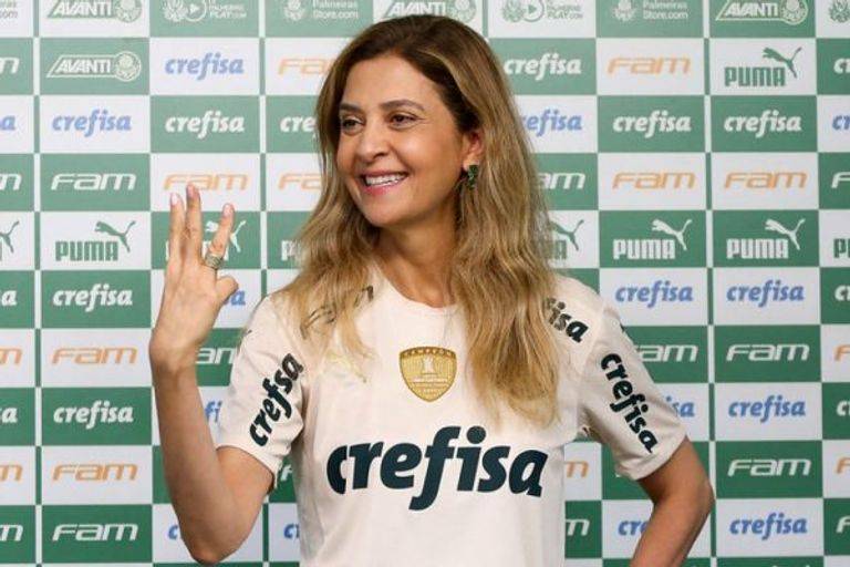 من هي المرأة اللبنانية التي غيرت كرة القدم البرازيلية؟