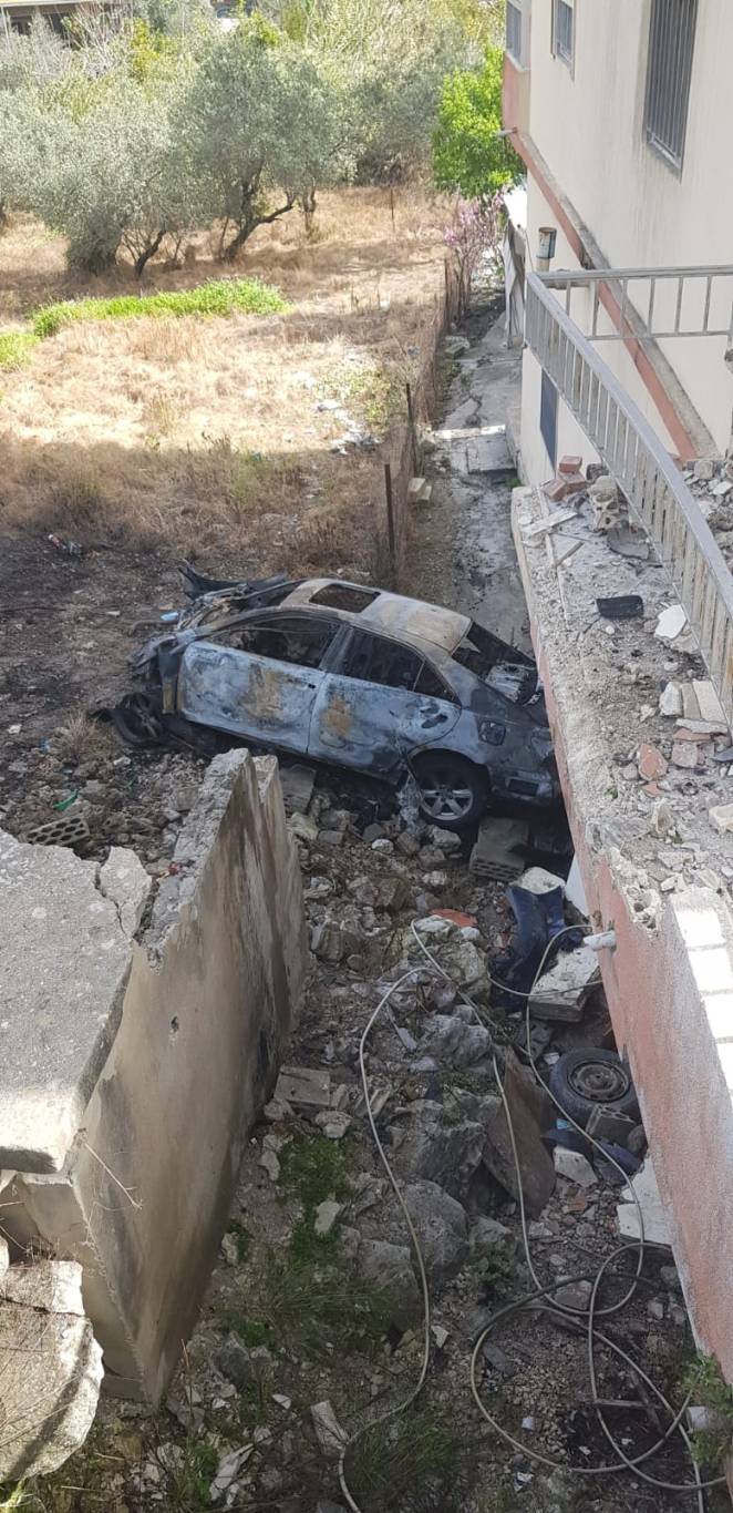 وفاة شابتين وإصابة ثالثة بانقلاب واحتراق سيارة على طريق عام القرية - صيدا فجرا