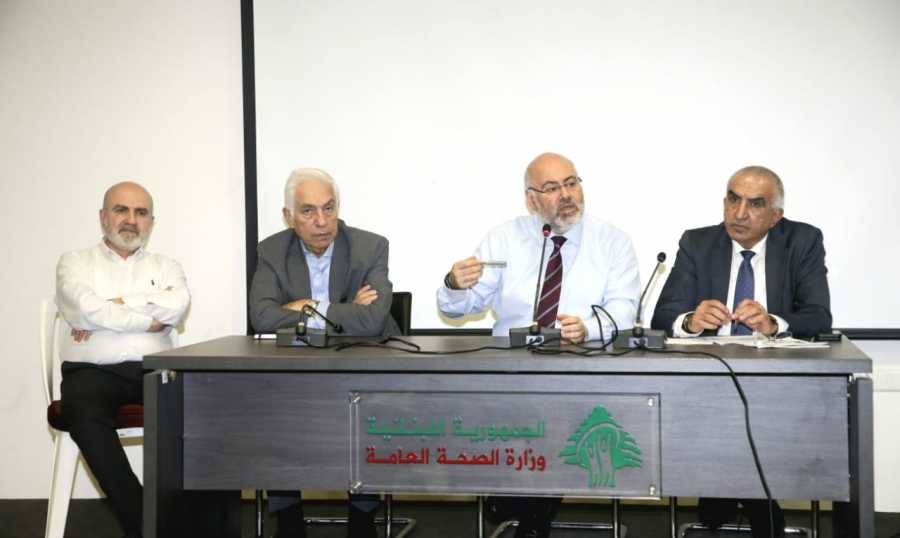 الابيض يرأس اجتماعاً للاطباء المراقبين : لا تهاون مع المخالفين