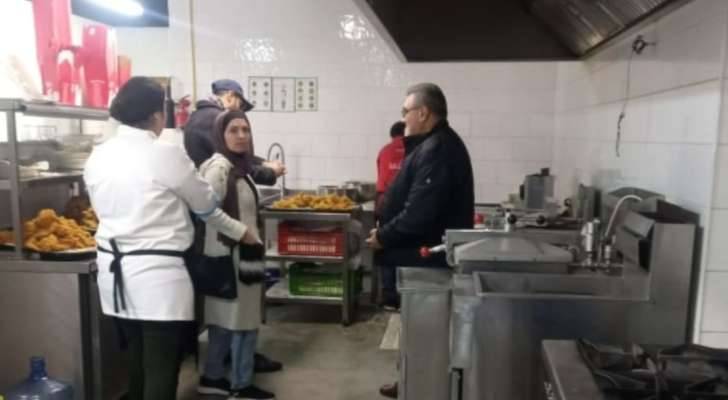 تلف مواد وسلع منتهية الصلاحية في ميني ماركت.. وانذارات