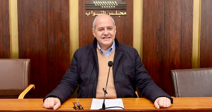 خلف: 63 في المئة من شبابنا يحلم بالهجرة الدائمة والنواب لا يبالون
