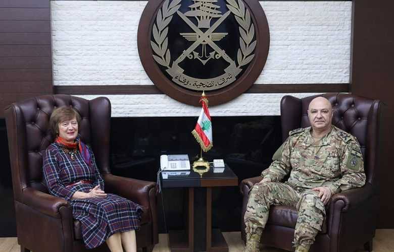قائد الجيش يستقبل فرونتسكا والسفيرة الكندية.. هذا ما تم بحثه