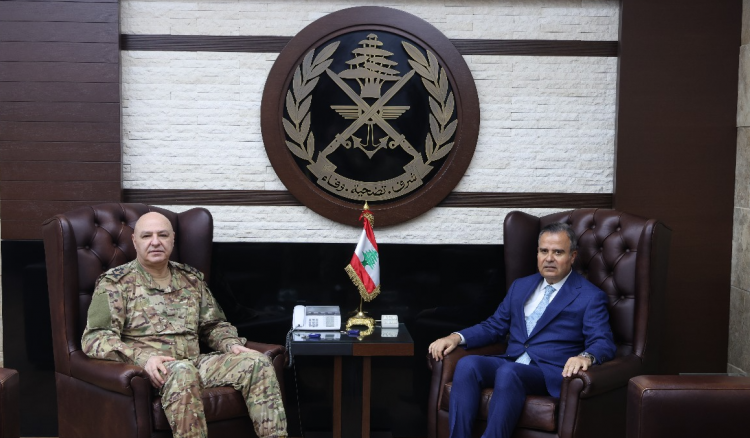 النائب العام الاستئنافي في الجنوب يزور قائد الجيش