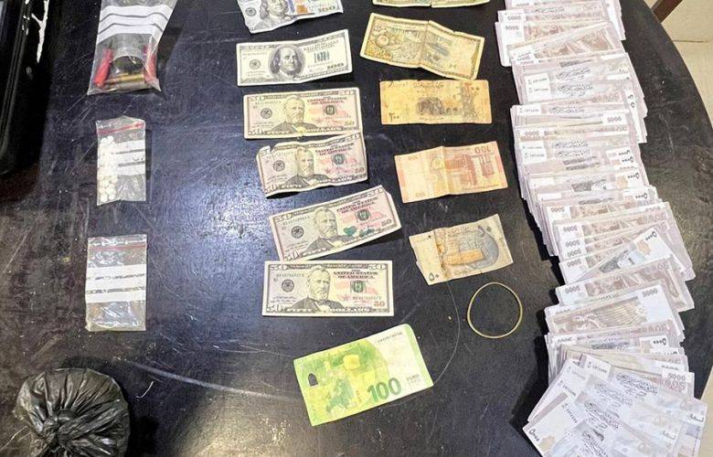 توقيف مواطنَين ودهم منازل مطلوبين