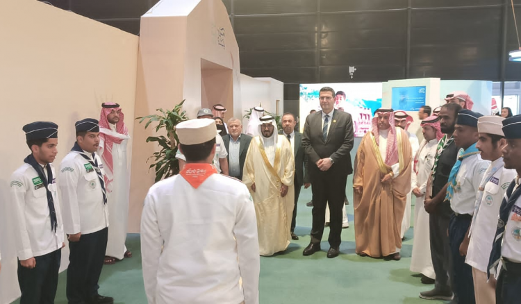 الحاج حسن يجول في معرض أسبوع البيئة والزراعة - الرياض