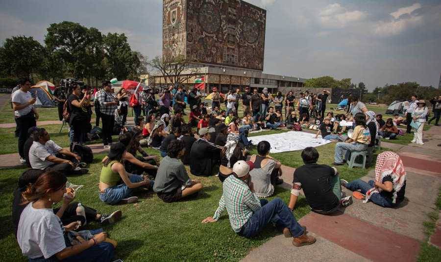 طلاب مؤيدون لفلسطين ينصبون خياماً أمام أكبر جامعة في المكسيك