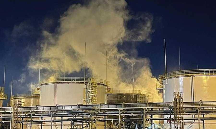 حريق في مصفاة نفط روسيّة بعد هجوم أوكراني بطائرة مسيّرة