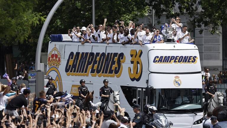 أنشيلوتي أثناء احتفالات ريال مدريد باللقب: الآن سنغني أجمل نشيد في العالم!
