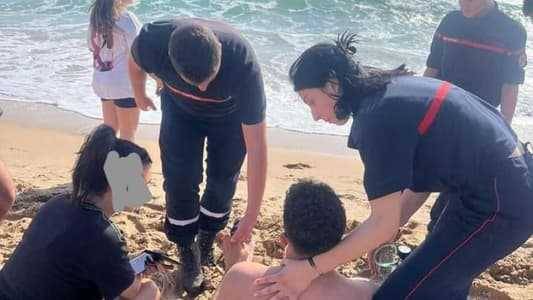 الدفاع المدني يُحاول إنقاذ 4 شبان
