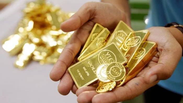 أونصة الذهب بـ 2450 دولاراً للمرة الأولى