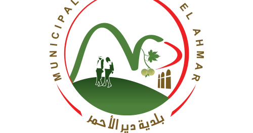 شرطة بلدية دير الأحمر تطلب من نازحين سوريين مخالفين تفكيك خيمهم
