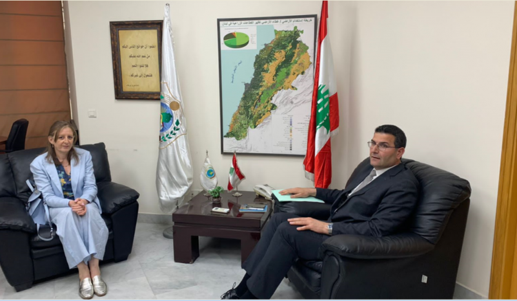 وزير الزراعة يستقبل ممثلة 