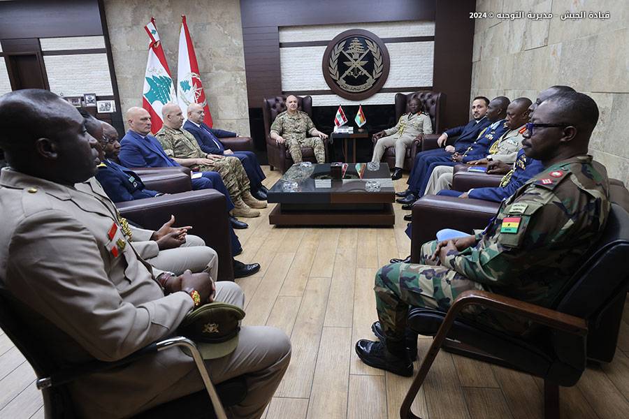 قائد الجيش يلتقي في اليرزة رئيس أركان الدفاع الغاني