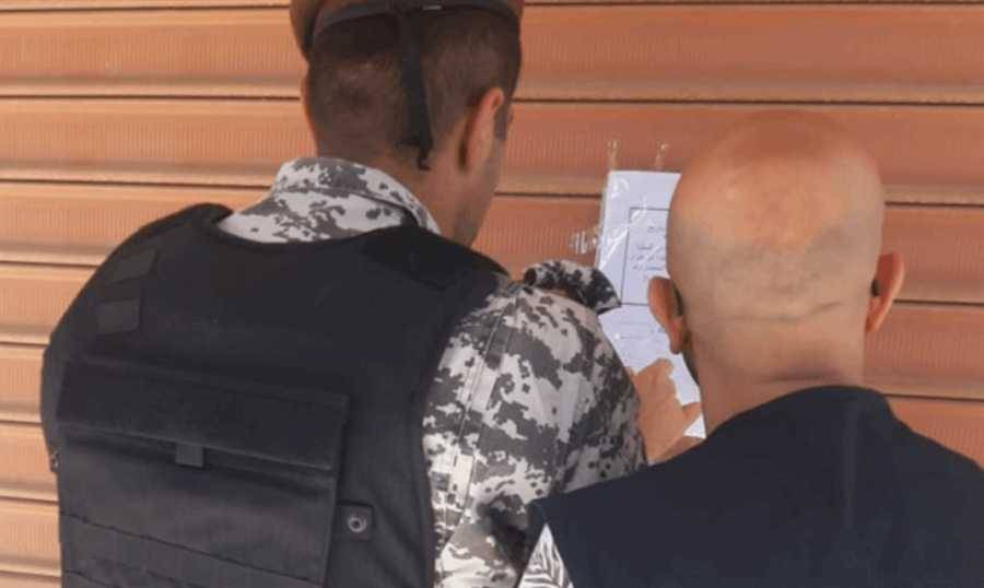 إقفال محل حلاقة يستثمره سوري وتوقيف آخرين لمخالفتهما نظام الإقامة والعمل