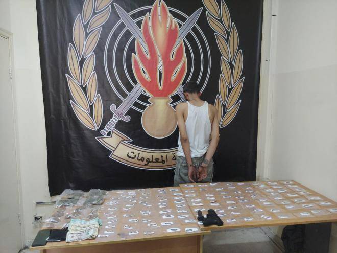 يروّج المخدّرات في عدد من المناطق.. و