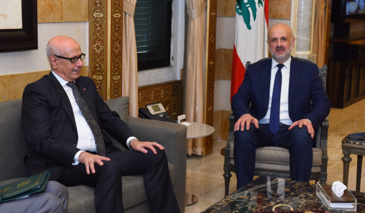 مولوي يعرض وسفير المغرب العلاقات الثنائية