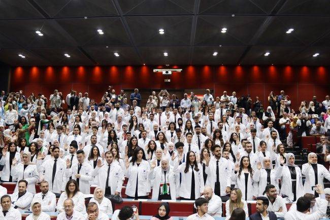 حفل تخرج الرداء الأبيض في “جامعة بيروت العربية”