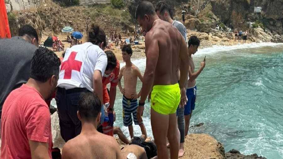 انقاذ شاب من الغرق في البترون