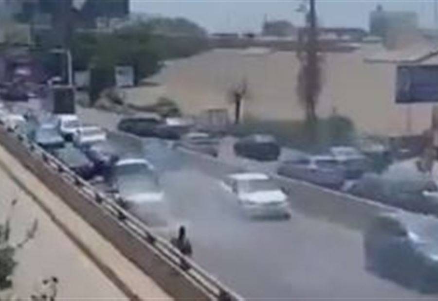 احتراق سيّارة على أوتوستراد الذوق باتجاه جونيه