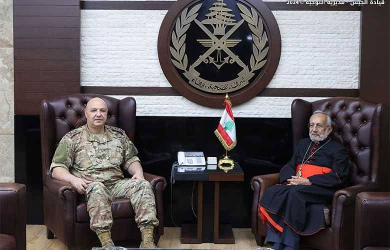 قائد الجيش يلتقي ميناسيان
