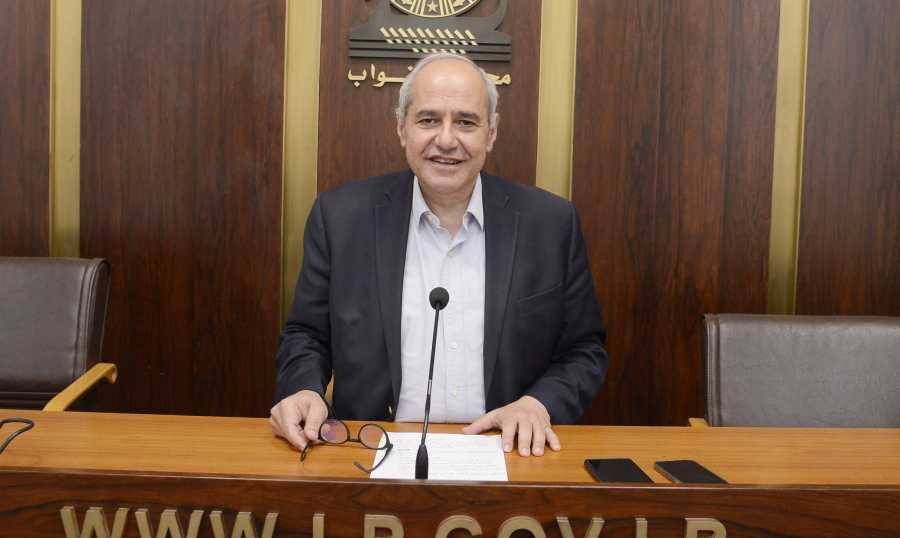 خلف يتابع حاجات الدفاع المدني في الجنوب