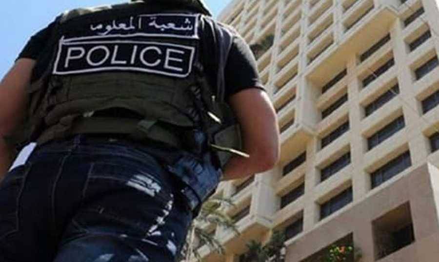 خلال ملاحقة مطلوب... إصابة عنصر من 