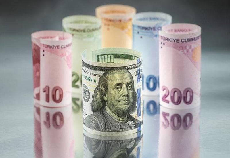 الليرة التركية تتراجع إلى مستوى قياسي جديد