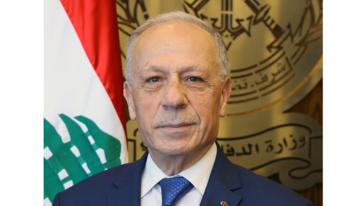 وزير الدفاع يعرض للتطوّرات مع سفير ايران