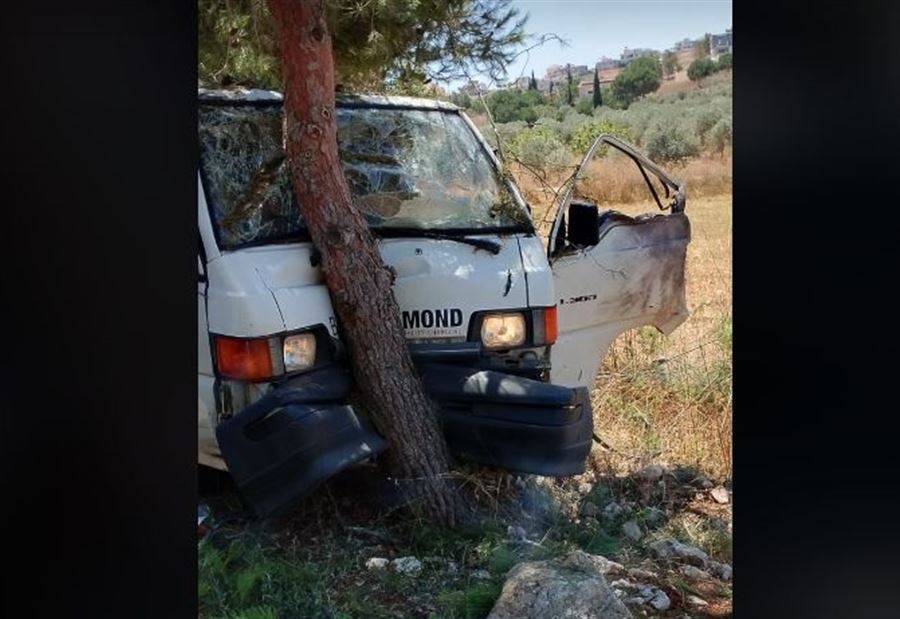 غارة اسرائيلية على سيارة فان في شقرا
