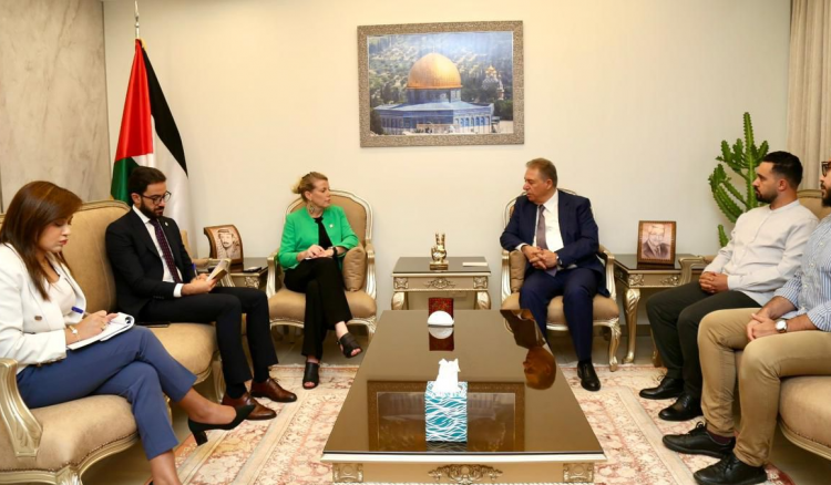 دبور يعرض مع اشليمان الاوضاع في فلسطين