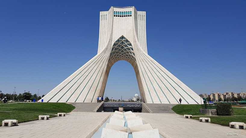 فايننشال تايمز نقلاً عن ديبلوماسي غربي: ضغوط تُمارس على طهران لعدم الرد واحتواء الوضع