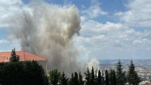 إصابة ثلاثة مواطنين بجروح طفيفة جراء الغارة التي استهدفت منطقة الخلة بين جبشيت وشوكين