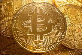 البيتكوين تقترب مجدداً من مستوى 70 ألف دولار