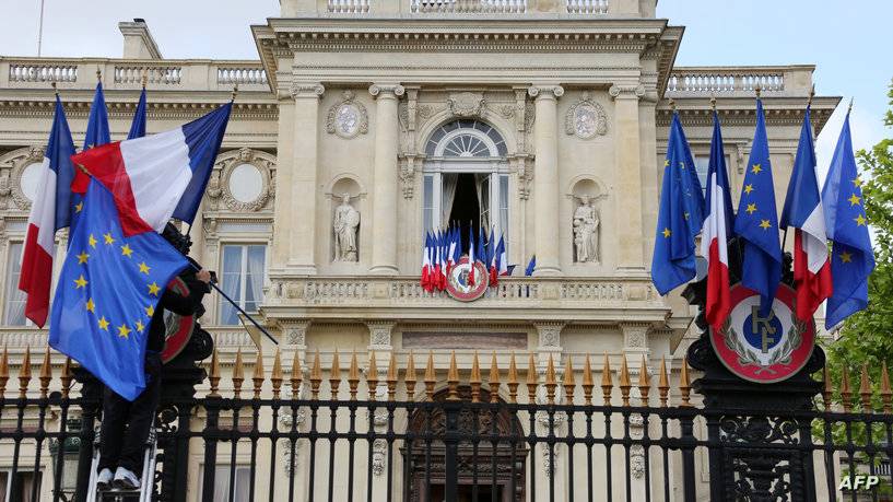 فرنسا تدعو مواطنيها لمغادرة لبنان فور الإمكان