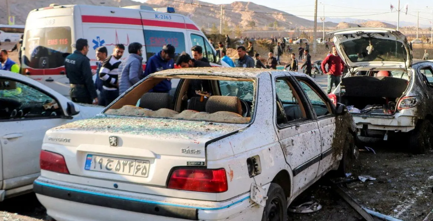 إيران تعتقل 14 شخصا من 