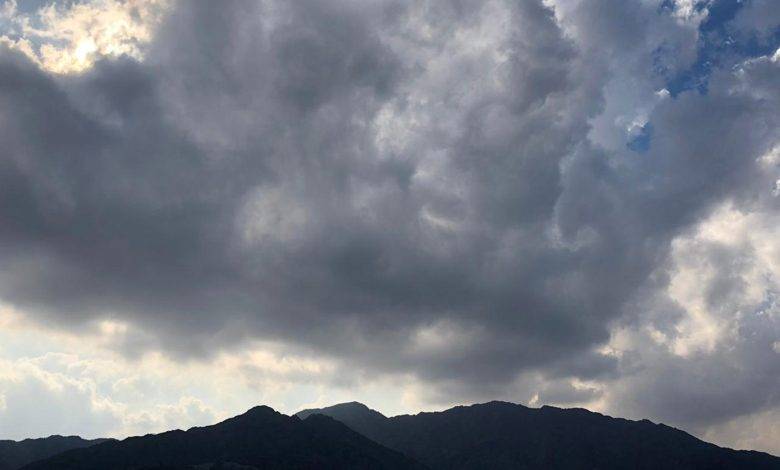 غداً.. الطقس غائم جزئيا مع انخفاض طفيف بدرجات الحرارة
