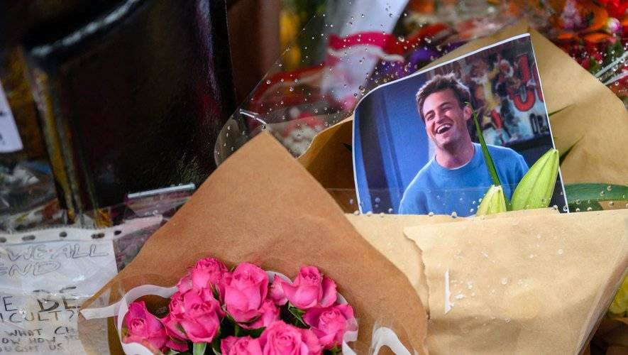 منع طبيب متّهم في قضيّة وفاة ماثيو بيري من ممارسة الطب