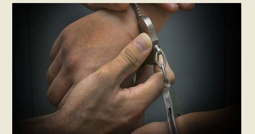 توقيف مطلوبين خلال عملية دهم في حورتعلا