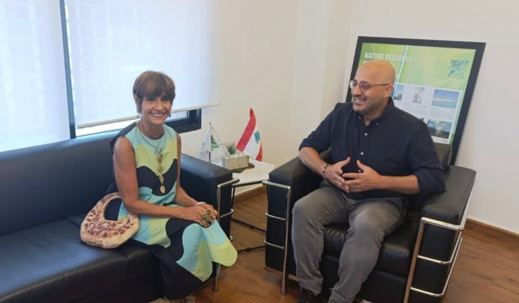 هذا ما عرضه وزير البيئة مع سفيرة الأرجنتين