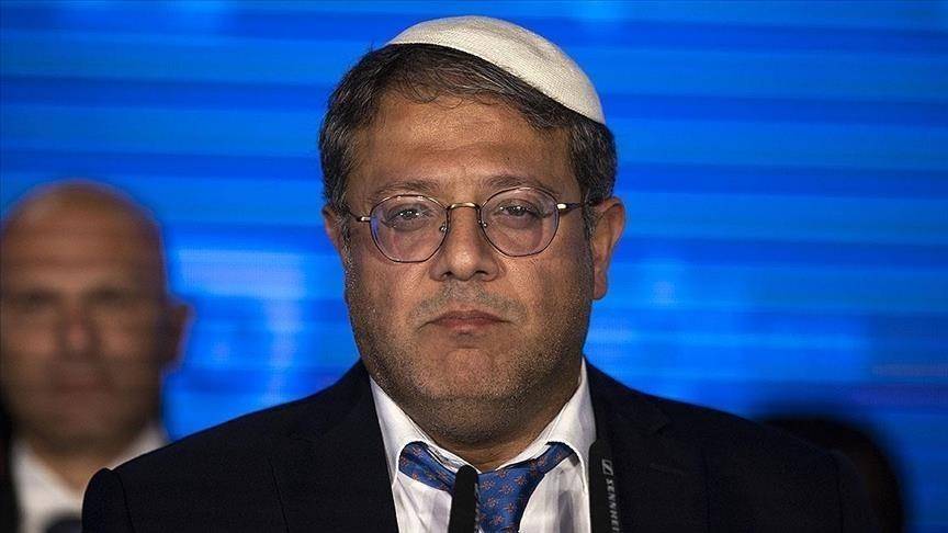إسرائيليون غاضبون يطرضون بن غفير من شاطئ في تل أبيب