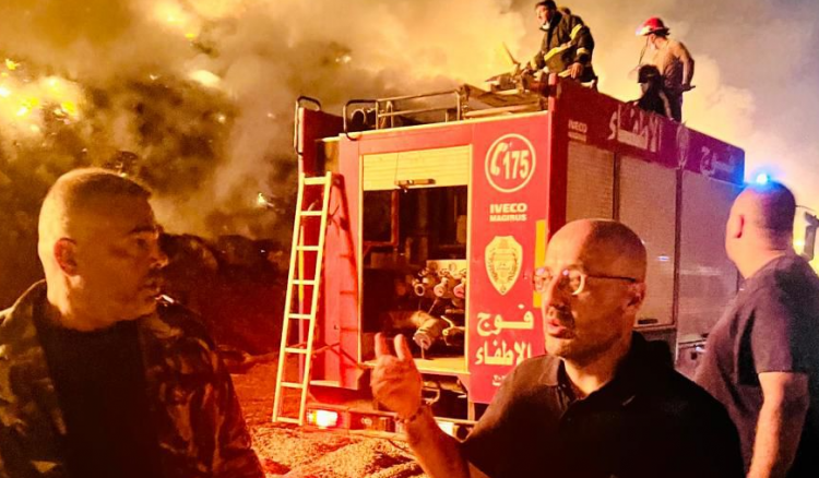 ياسين يتفقد عمليات إطفاء الحريق في مطمر نفايات الجديدة