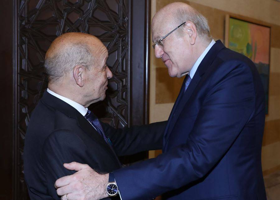 لودريان من السرايا: فرنسا تدعم لبنان وتقف الى جانبه في كل الظروف